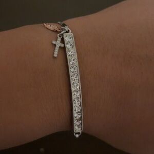 Elegant Silver Bracelet with Cross Charm